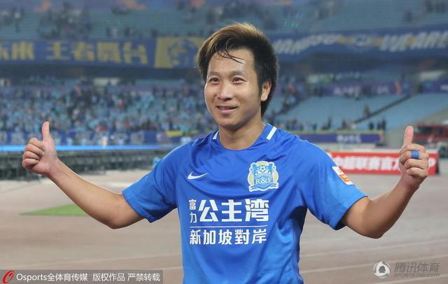 【比赛焦点瞬间】第7分钟，克里斯-伍德的打门没能命中目标。